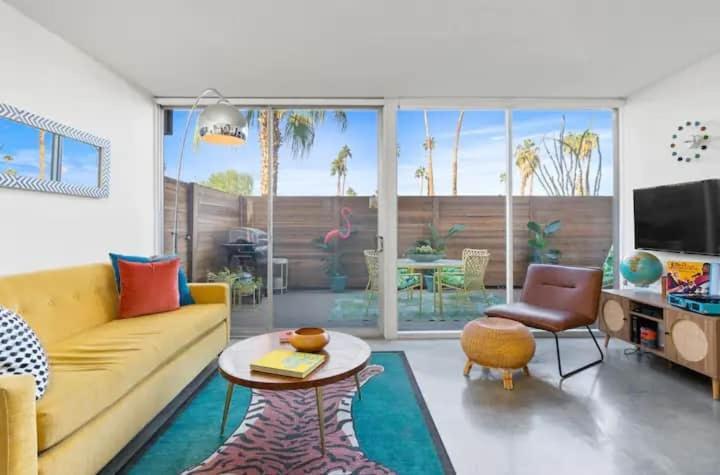 Glam Mid Century Mod Apartment Palm Springs Exterior photo