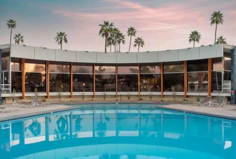 Glam Mid Century Mod Apartment Palm Springs Exterior photo