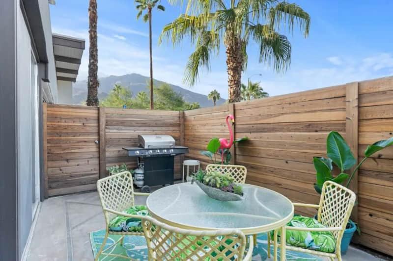 Glam Mid Century Mod Apartment Palm Springs Exterior photo